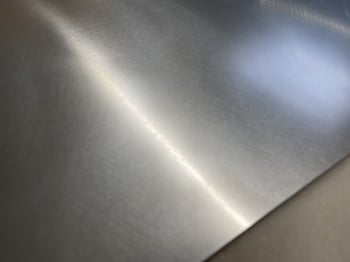 Blech mit leichten Kratzern