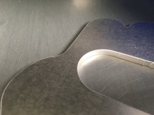 Produkt mit Kantenbearbeitung