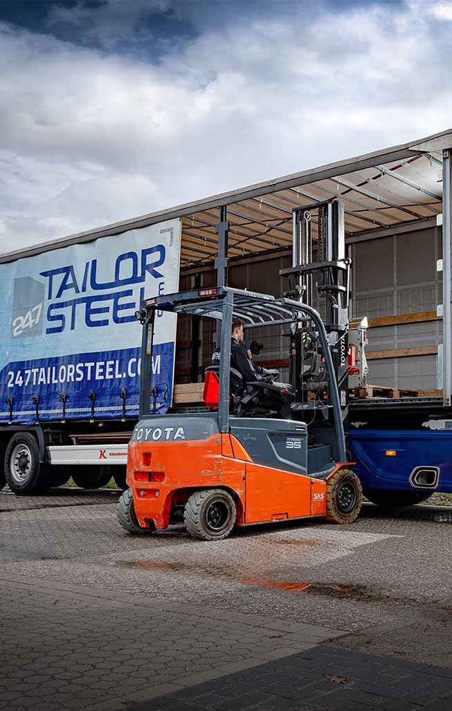 LKW mit retournierten Paletten